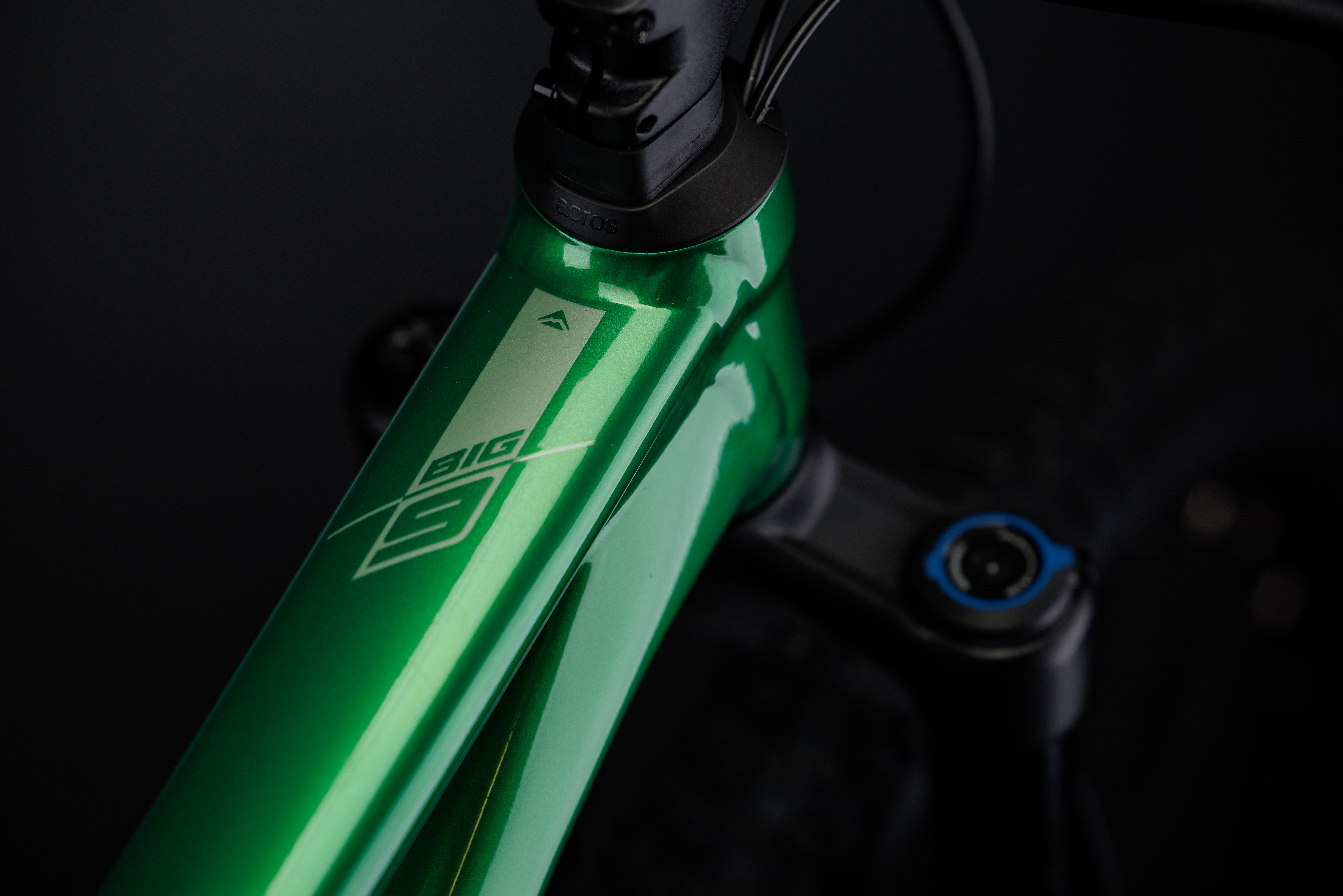 Detail hlavové trubky