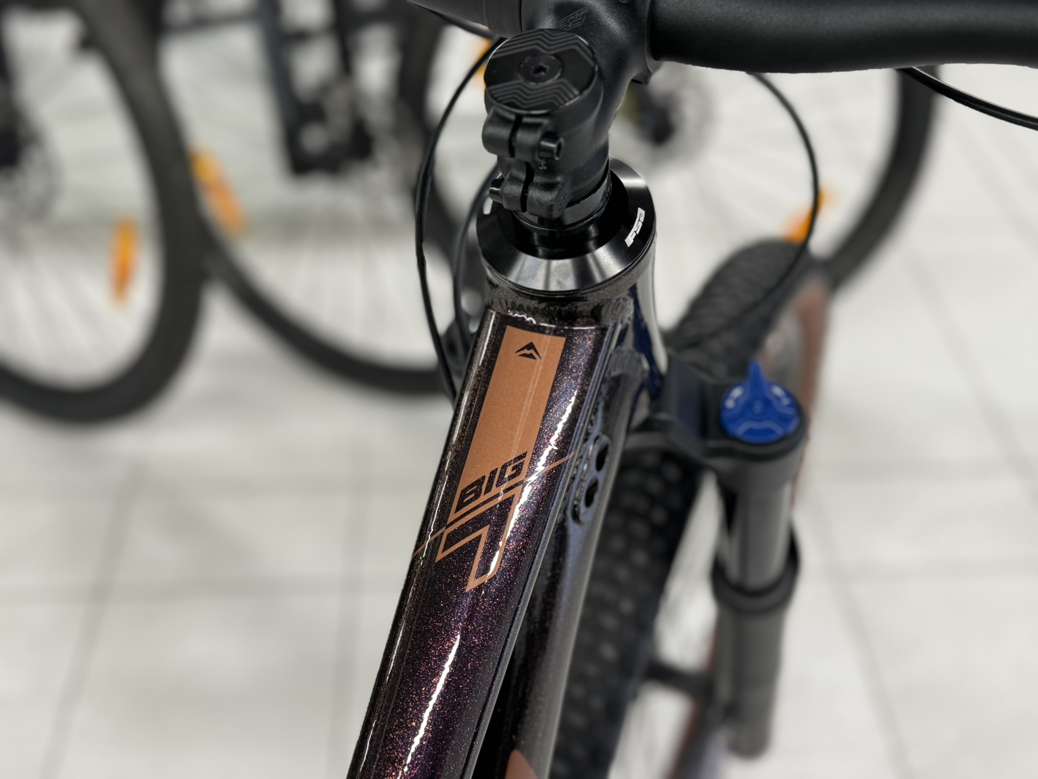 Detail hlavové trubky