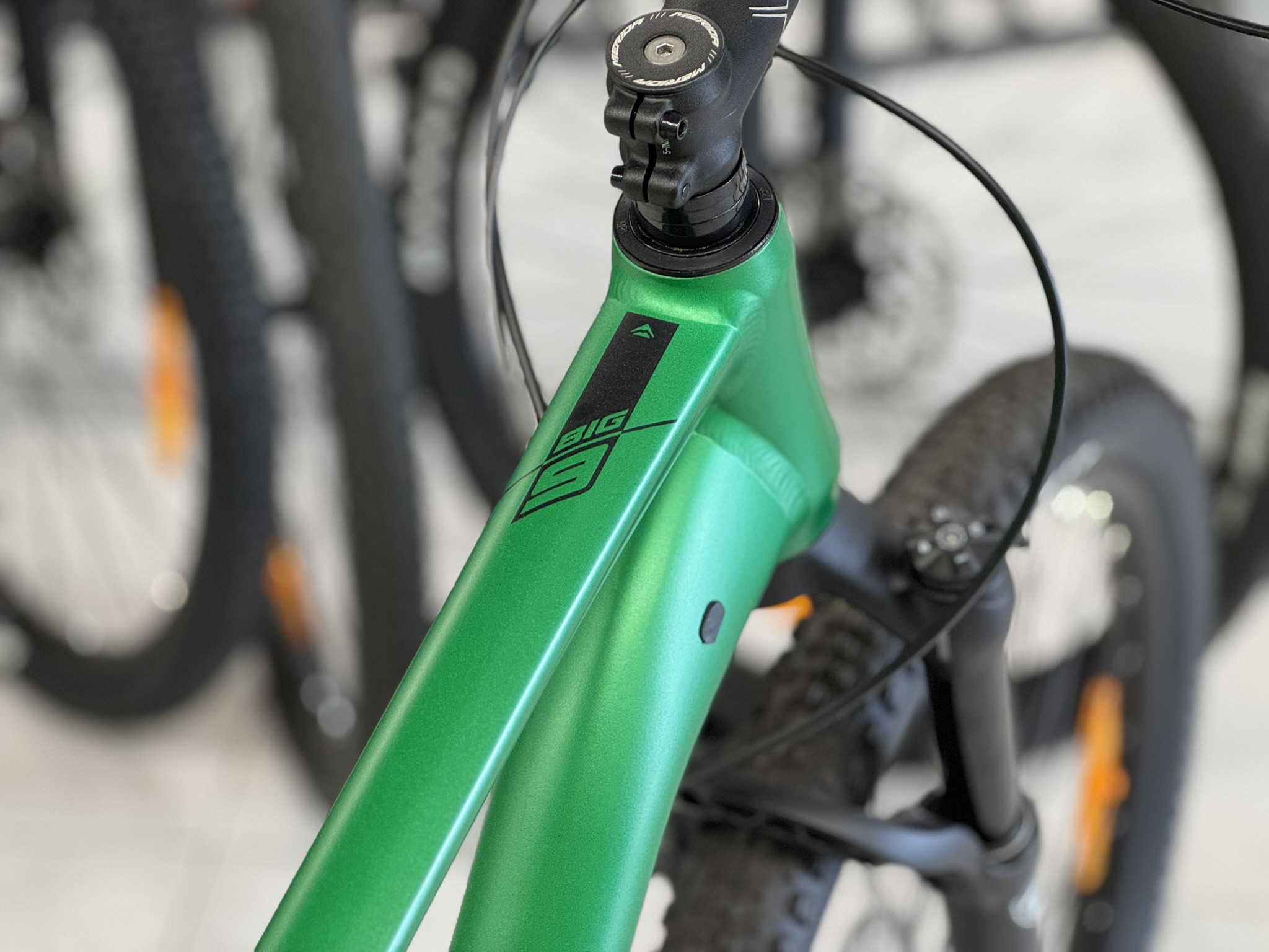 Detail hlavové trubky