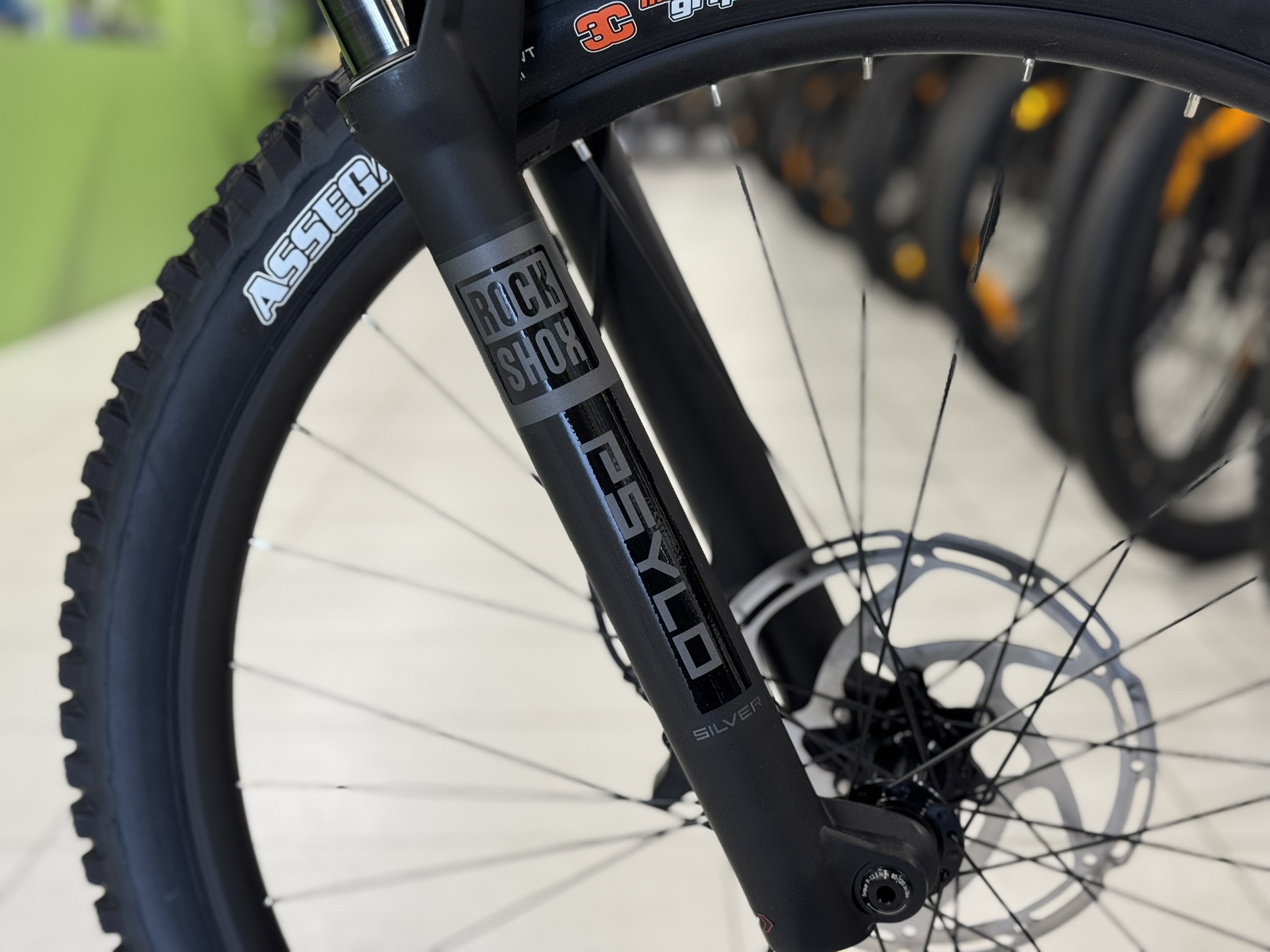 Detail hlavové trubky