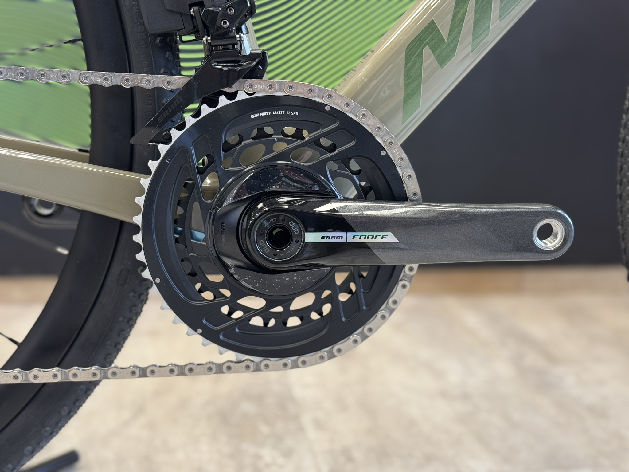 Detail hlavové trubky