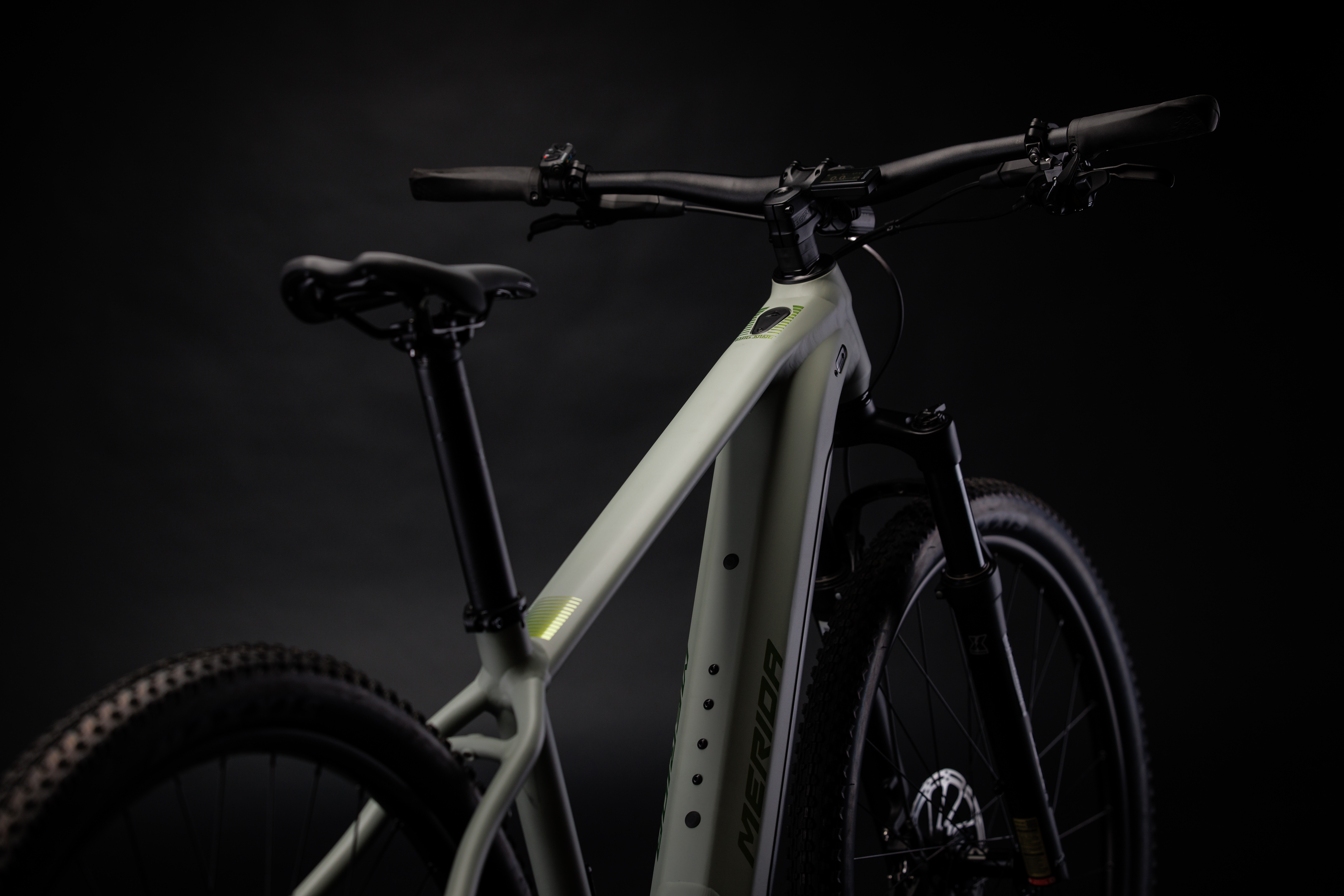 Detail hlavové trubky