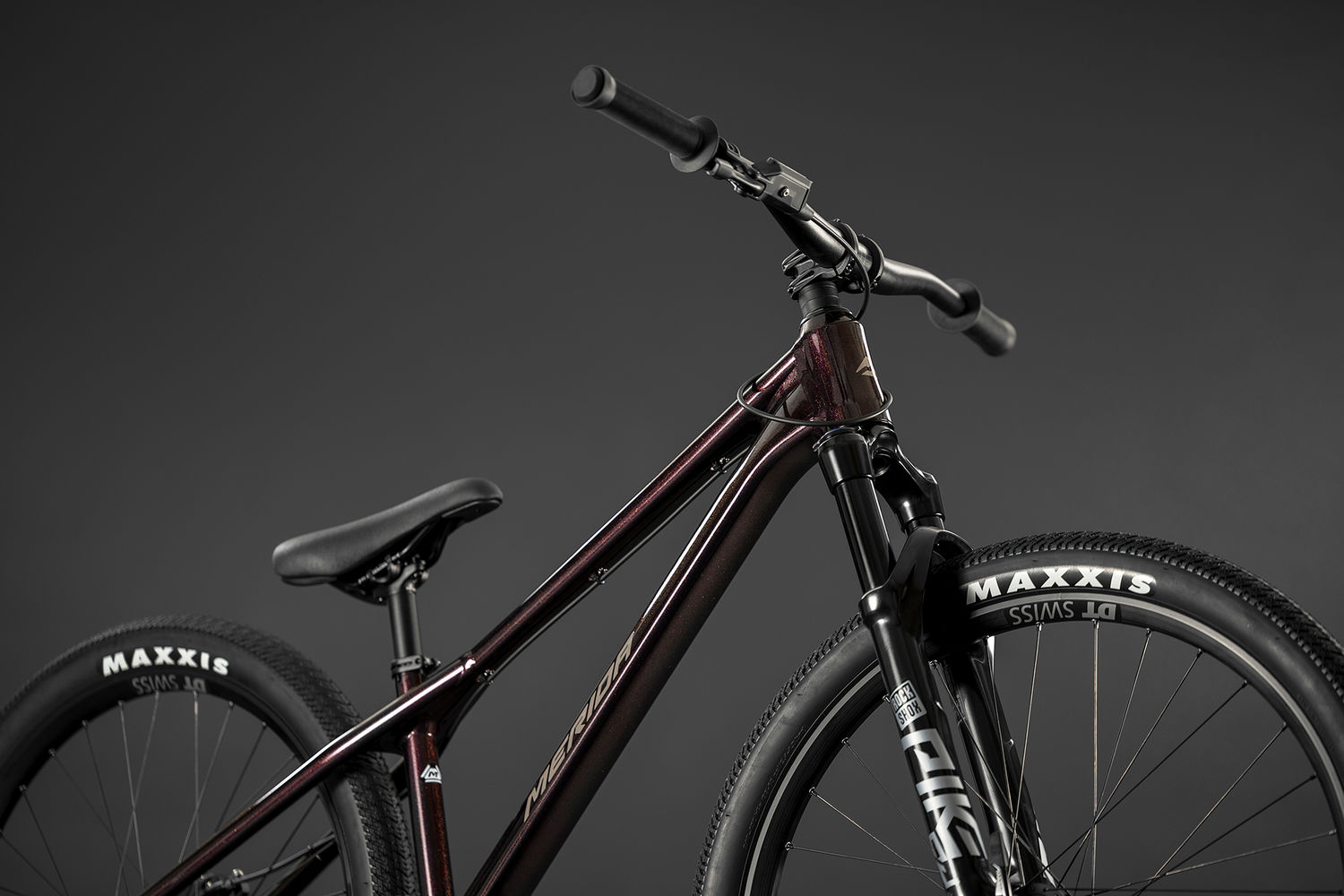 Detail hlavové trubky