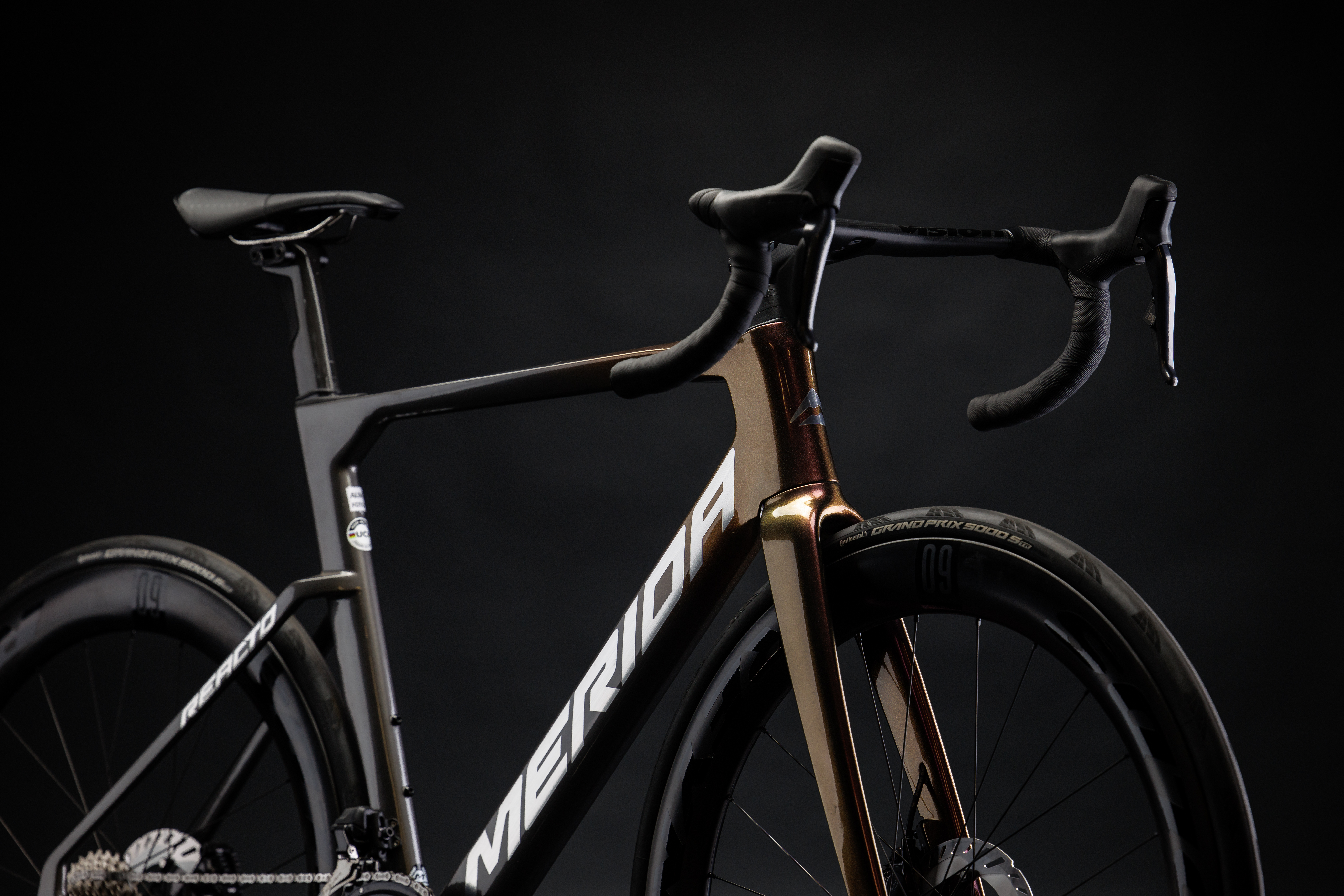 Detail hlavové trubky